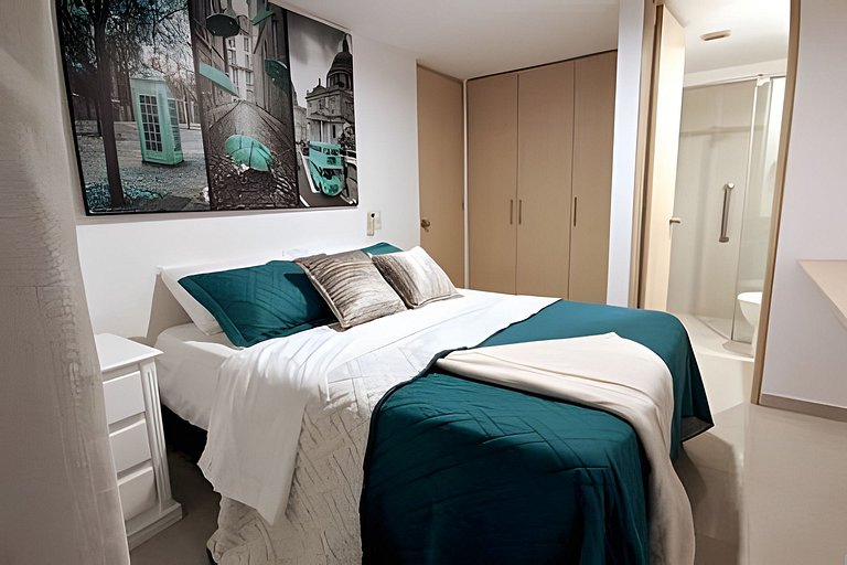 Strada Suites: High floor, Wifi, A/C