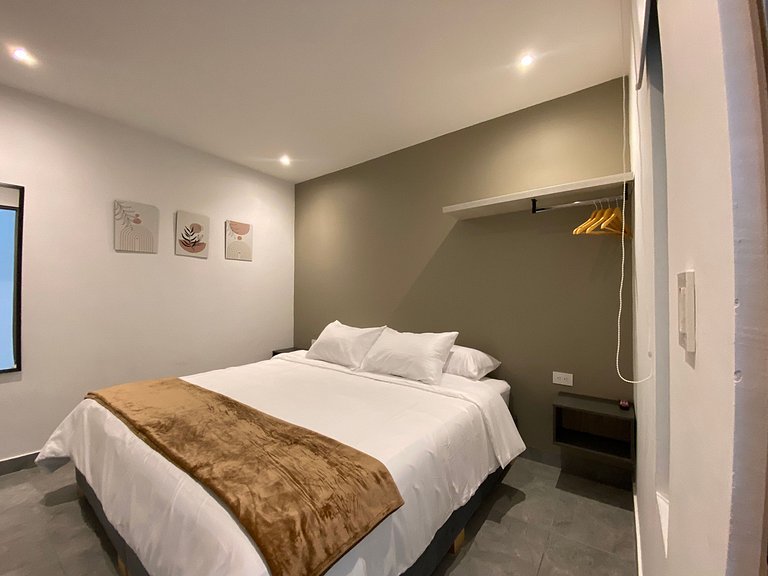 Cozy King Room - Ideal for Travelers