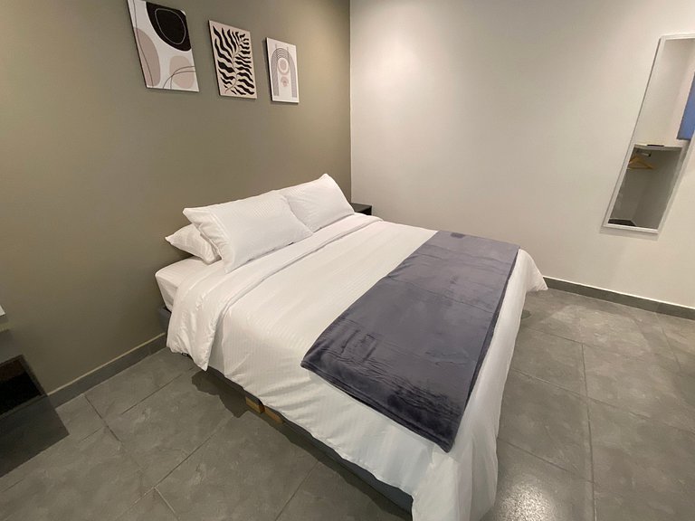 Habitación con cama Queen, a minutos del aeropuerto